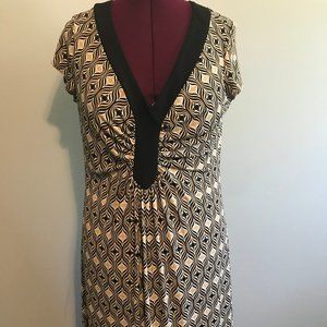 NEW YORK & COMPANY LADIES SIZE XL DRESS. BLACK, WHITE AND GOLD BUSINESS WEAR